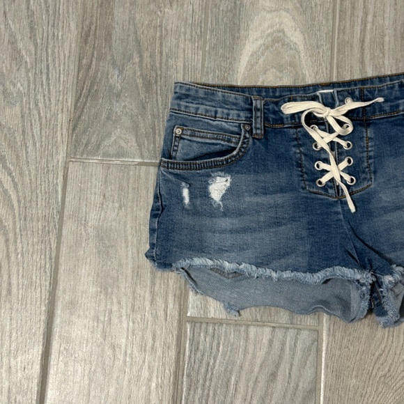 Women's Billabong Distressed Tie Short Jean Shorts - 26 - Picture 5 of 10